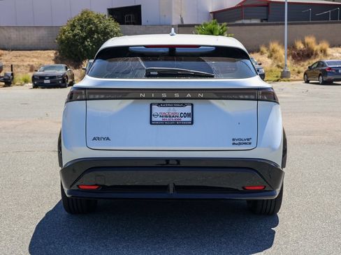 Used 2024 Nissan Ariya AWD image 5