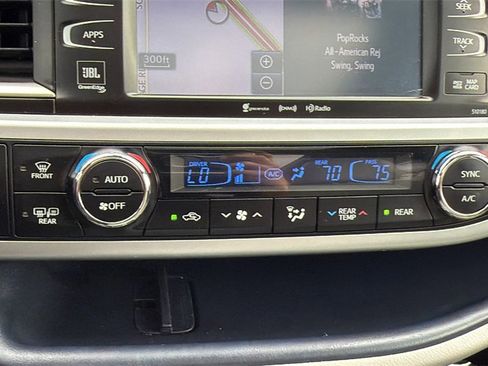 Used 2018 Toyota Highlander Limited Platinum image 39