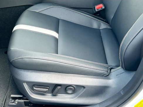 New 2025 Toyota Camry SE w/ Convenience Package FWD image 19