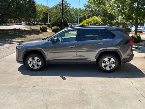 Used 2022 Toyota RAV4 XLE w/ Convenience Package AWD/4WD image 7