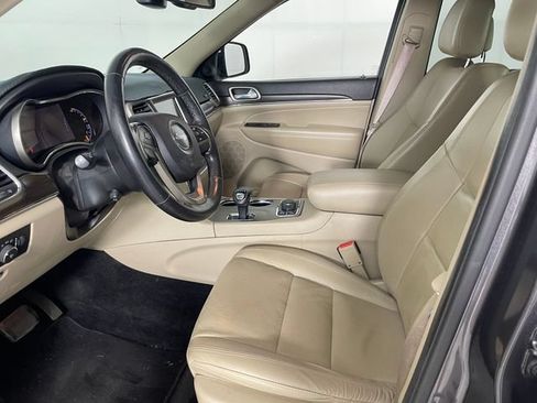 Used 2014 Jeep Grand Cherokee Limited w/ Luxury Group II AWD/4WD image 2