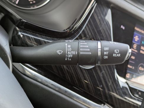 Used 2025 Cadillac XT6 Premium Luxury image 21