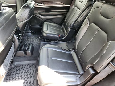 Used 2024 Jeep Grand Cherokee L Limited w/ Black Appearance Package AWD/4WD image 31