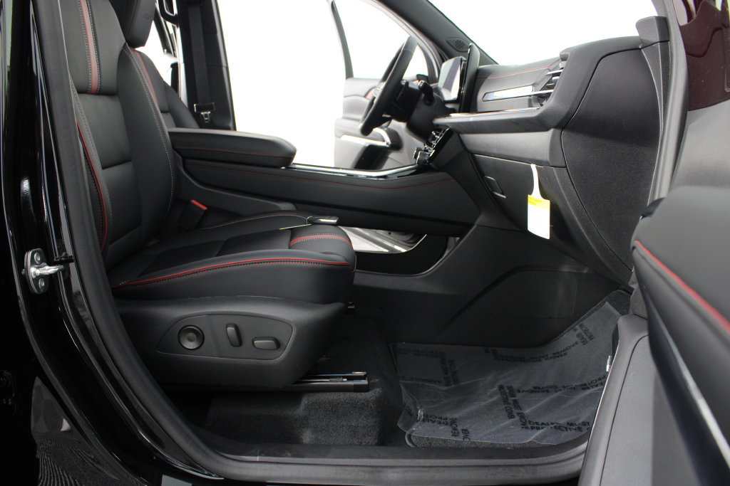 New 2027 Chevrolet Traverse RS FWD image 32