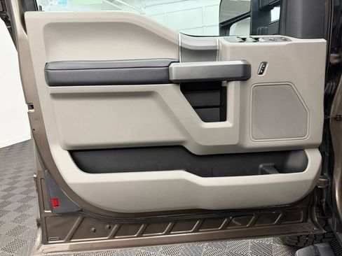 Used 2017 Ford F250 XLT w/ XLT Premium Package AWD/4WD image 26