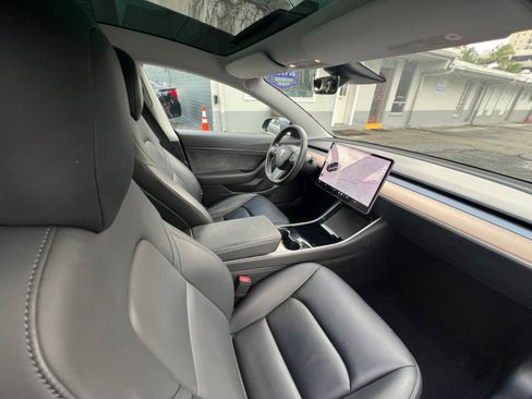 Used 2020 Tesla Model 3 Standard Range image 22