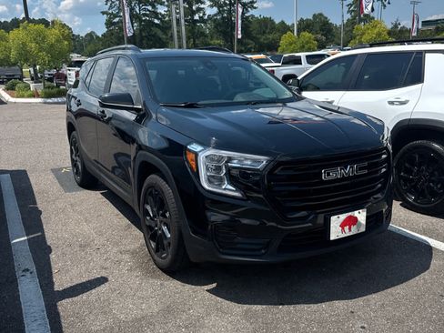 Used 2023 GMC Terrain SLE w/ Driver Convenience Package AWD/4WD image 2