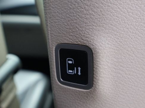 Used 2023 Chrysler Pacifica Touring-L FWD image 54