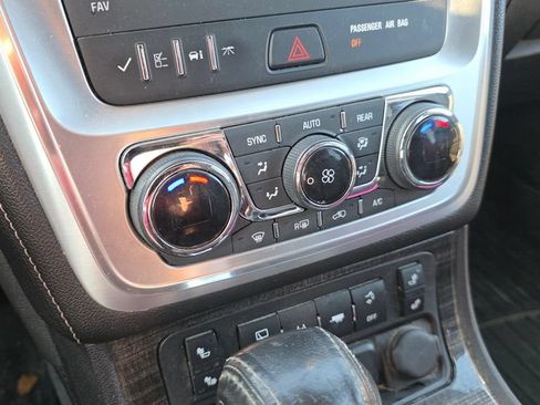 Used 2016 GMC Acadia SLT FWD image 19