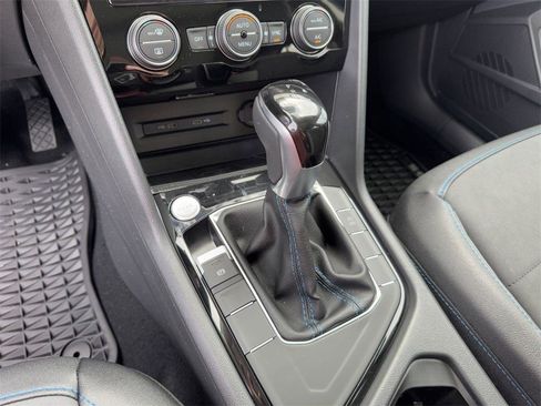 New 2024 Volkswagen Taos SE image 22