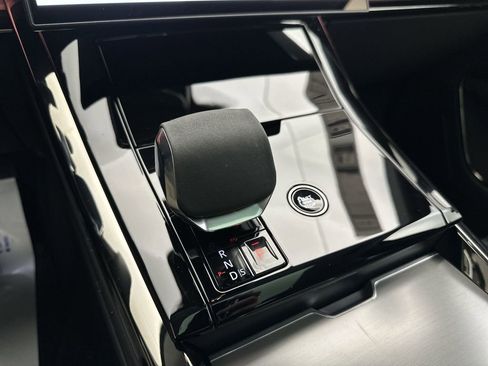 Used 2024 Land Rover Range Rover Sport SE image 8