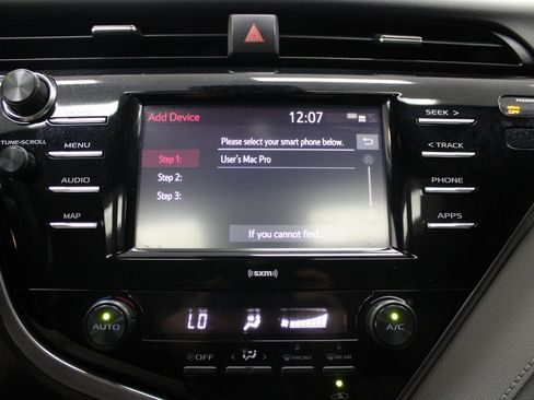 Used 2020 Toyota Camry SE image 38