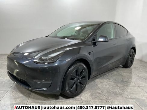 Used 2025 Tesla Model Y Long Range RWD image 2