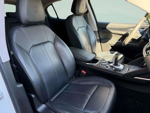 Used 2020 Alfa Romeo Stelvio Sprint w/ Nero Edizione image 8