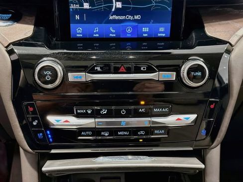 Used 2023 Ford Explorer Platinum w/ Technology Package AWD/4WD image 13