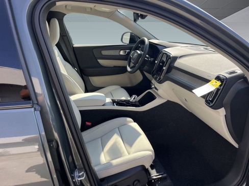 Certified 2026 Volvo XC40 B5 Plus w/ Protection Package Premier image 28