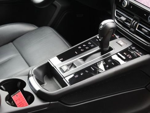 Used 2022 Porsche Macan image 27