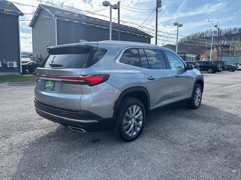 Used 2025 Buick Enclave Preferred AWD/4WD image 5