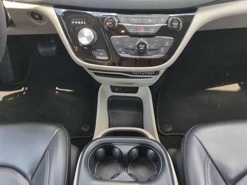 Used 2023 Chrysler Pacifica Touring-L FWD image 23