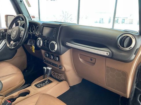 Used 2015 Jeep Wrangler Unlimited Sahara image 17