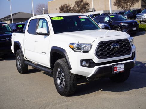 Used 2021 Toyota Tacoma TRD Off-Road image 1