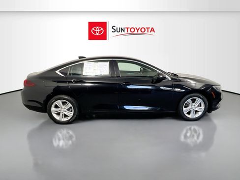 Used 2018 Buick Regal Preferred image 2