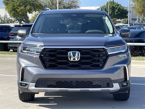 New 2025 Honda Pilot Touring image 7