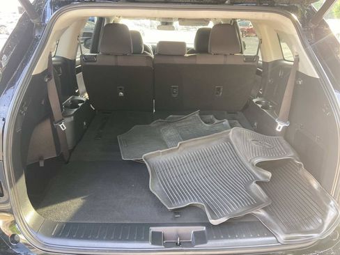 Used 2023 Toyota Highlander LE FWD image 11