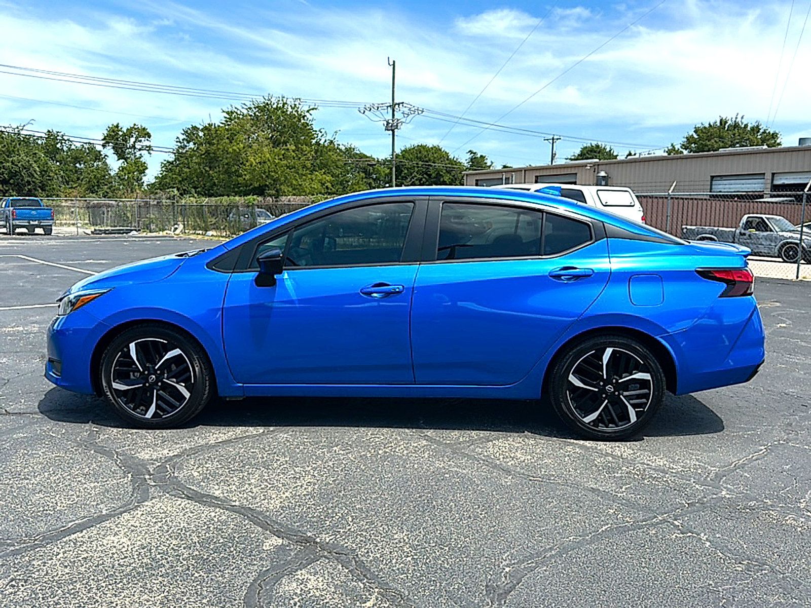 Used 2024 Nissan Versa SR FWD image 5