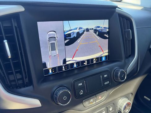 Used 2022 GMC Terrain SLT w/ Infotainment Package II AWD/4WD image 17