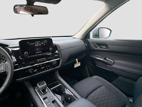 New 2025 Nissan Pathfinder SV w/ Black Appearance Package image 25