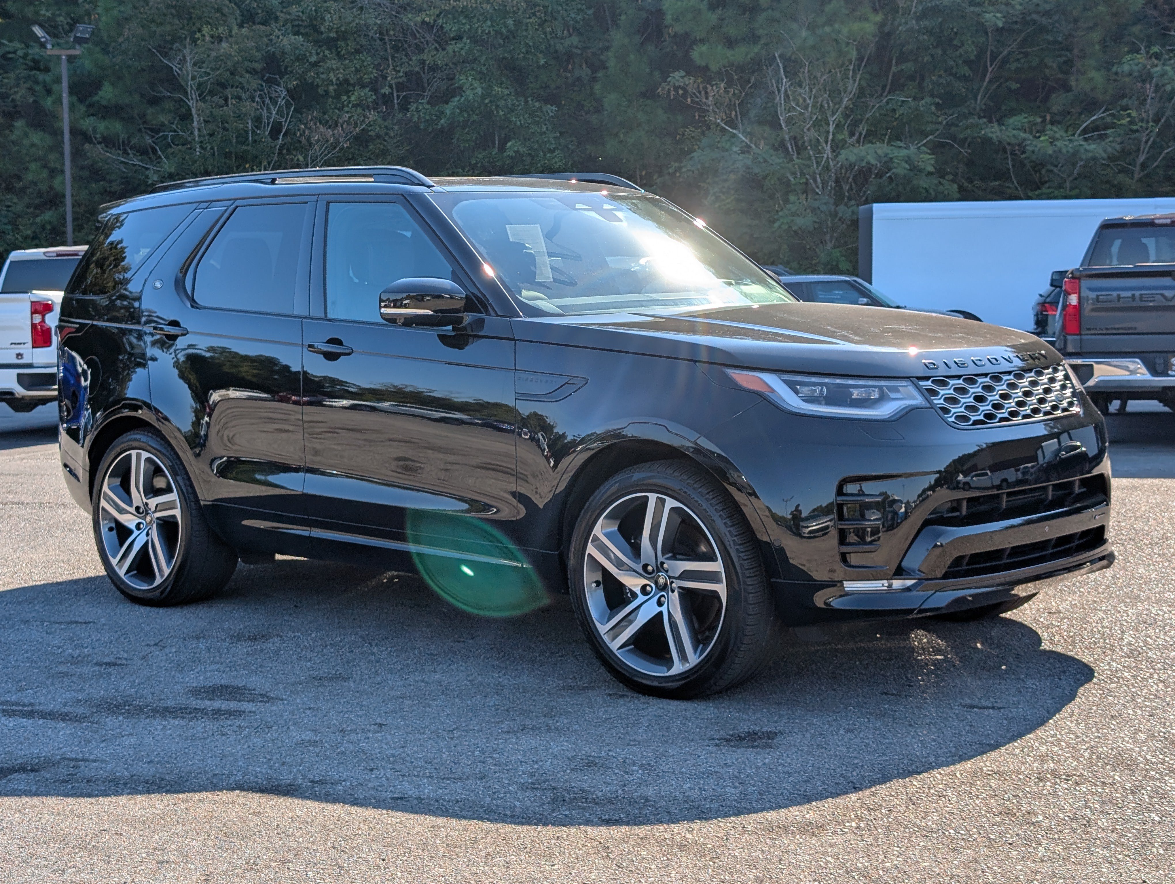 Used 2023 Land Rover Discovery Metropolitan Edition AWD/4WD image 11