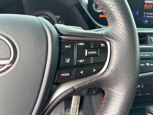 Used 2022 Lexus ES 300h F Sport image 4