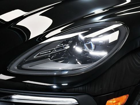 Used 2025 Porsche Macan image 73