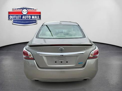 Used 2014 Nissan Altima 2.5 S w/ Sport Value Package FWD image 4