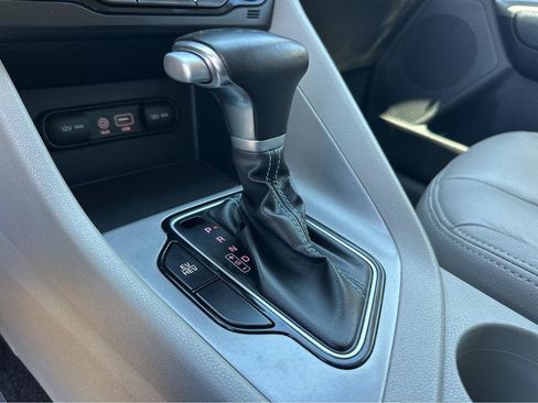 Used 2018 Kia Niro LX FWD image 27