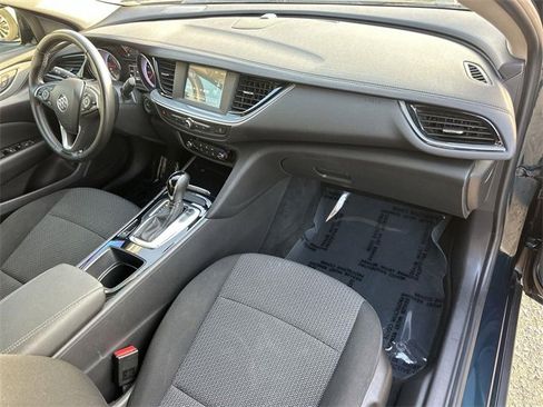 Used 2018 Buick Regal Preferred image 27