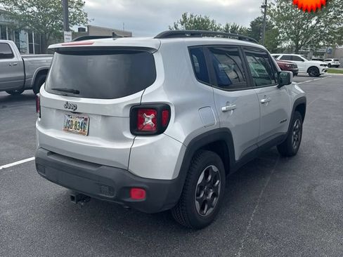 Used 2015 Jeep Renegade Latitude w/ Cold Weather Group II FWD image 4