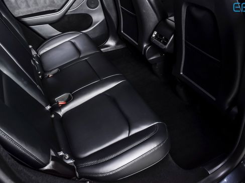 Used 2024 Tesla Model Y Performance image 19