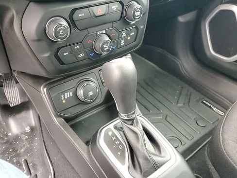Used 2020 Jeep Renegade Latitude image 19