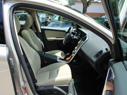 Used 2017 Volvo XC60 T5 Inscription w/ Preferred Option Package FWD image 31