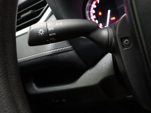 Used 2025 Toyota RAV4 XLE FWD image 25