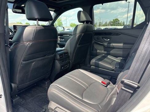 Used 2023 Honda Pilot TrailSport image 9