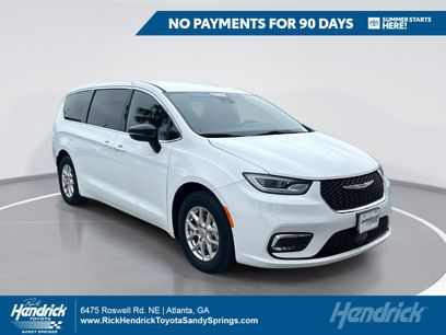 Used 2025 Chrysler Pacifica Select