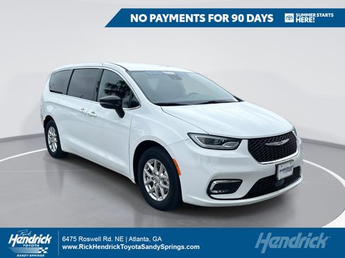 Used 2025 Chrysler Pacifica Select FWD image 1