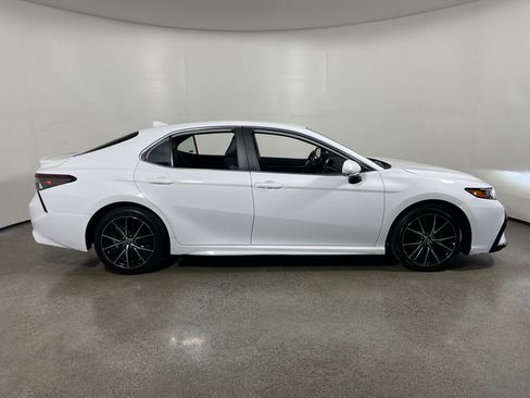 Used 2024 Toyota Camry SE FWD image 2