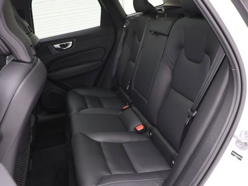 Used 2025 Volvo XC60 B5 Core image 12