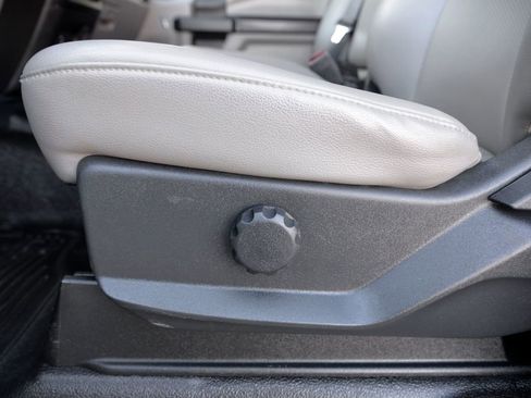 Used 2022 Ford F250 XL w/ Power Equipment Group image 16