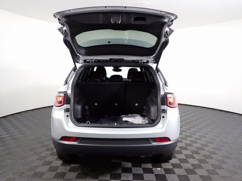 New 2026 Jeep Compass Latitude image 14