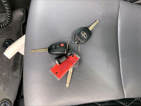 Used 2020 Toyota 4Runner SR5 image 12